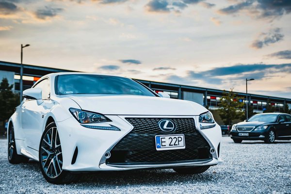 Comment optimiser l'acoustique de votre habitacle pour une expérience audio de qualité dans la Lexus LS ?