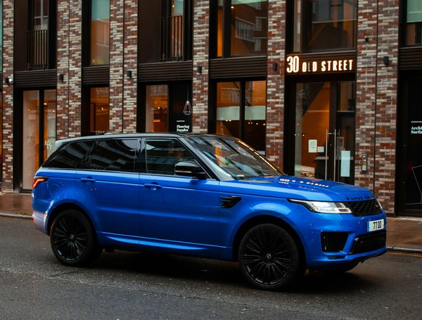 Quels sont les avantages de l'utilisation d'un Range Rover Sport pour les déplacements en famille nombreuse ?